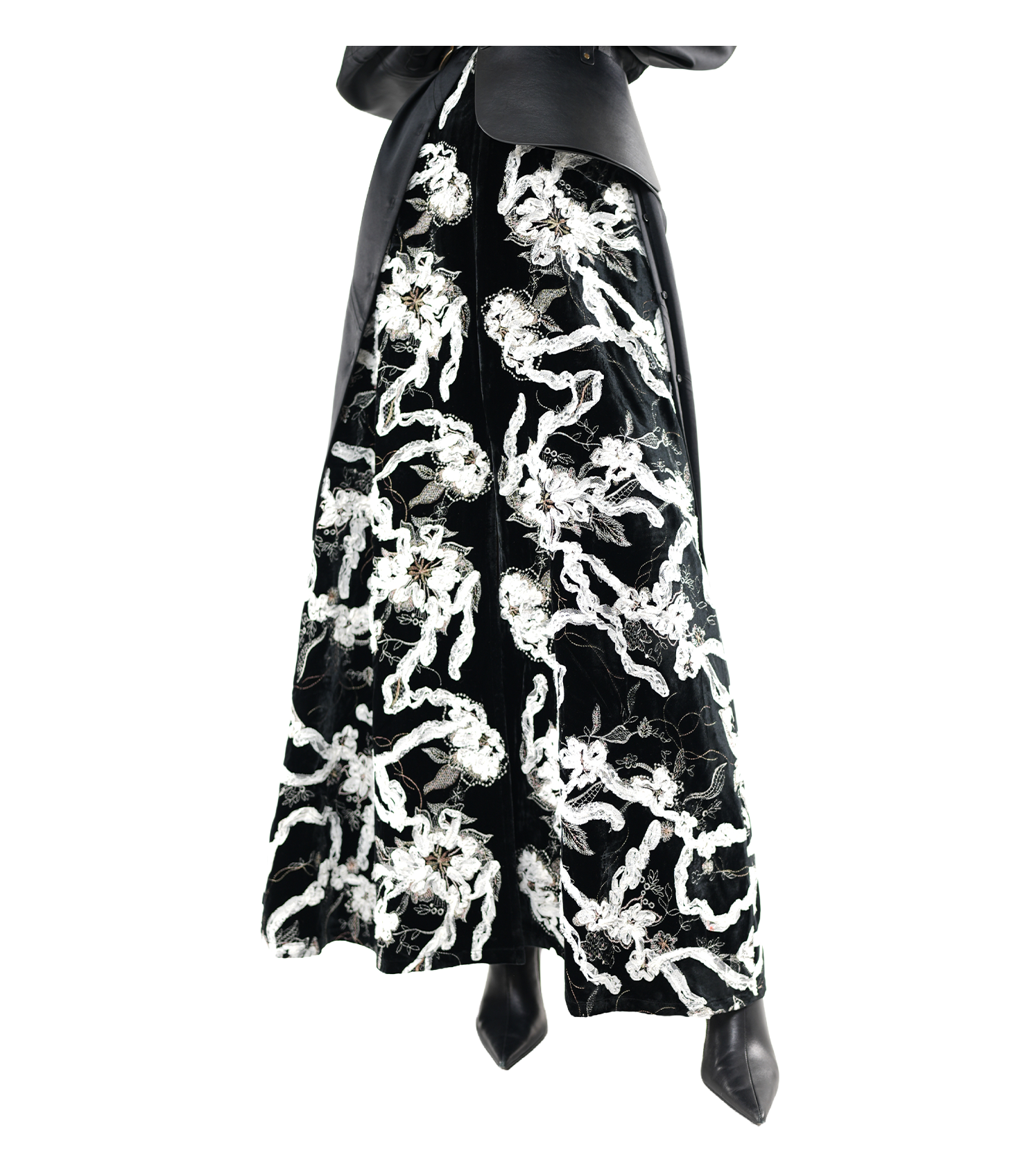 Noir Bloom Embroidered Maxi Skirt / 5010805