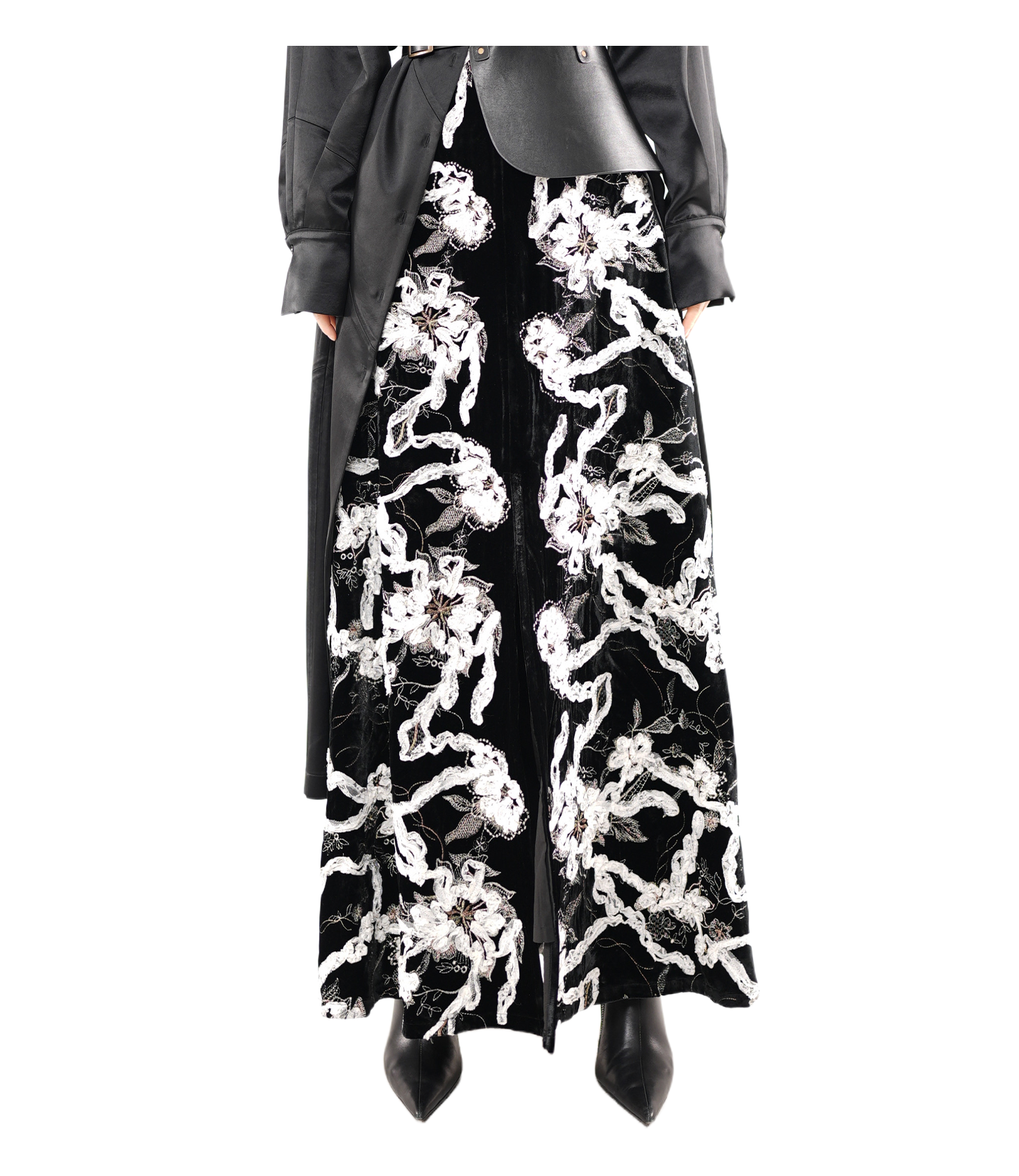 Noir Bloom Embroidered Maxi Skirt / 5010805