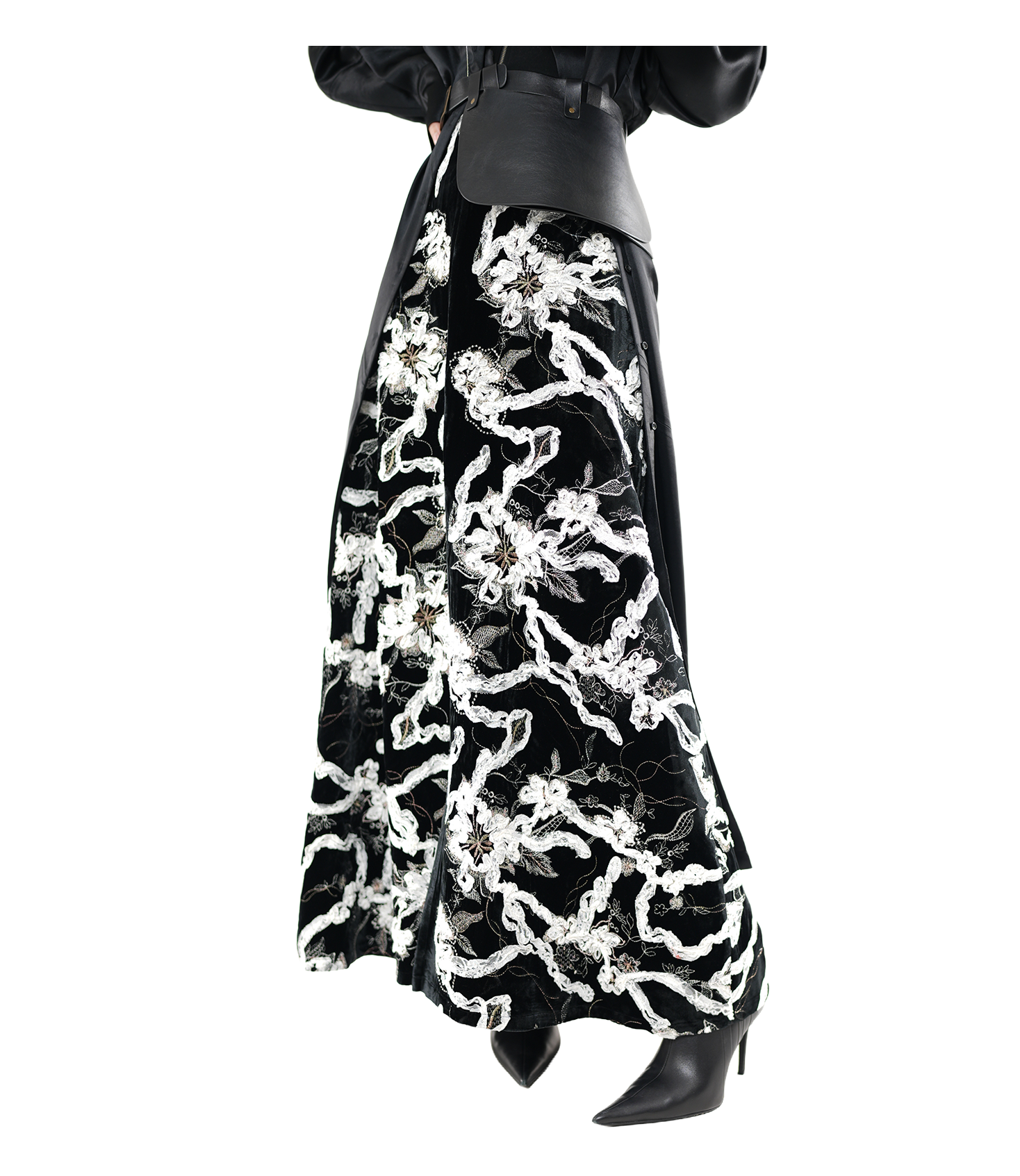 Noir Bloom Embroidered Maxi Skirt / 5010805